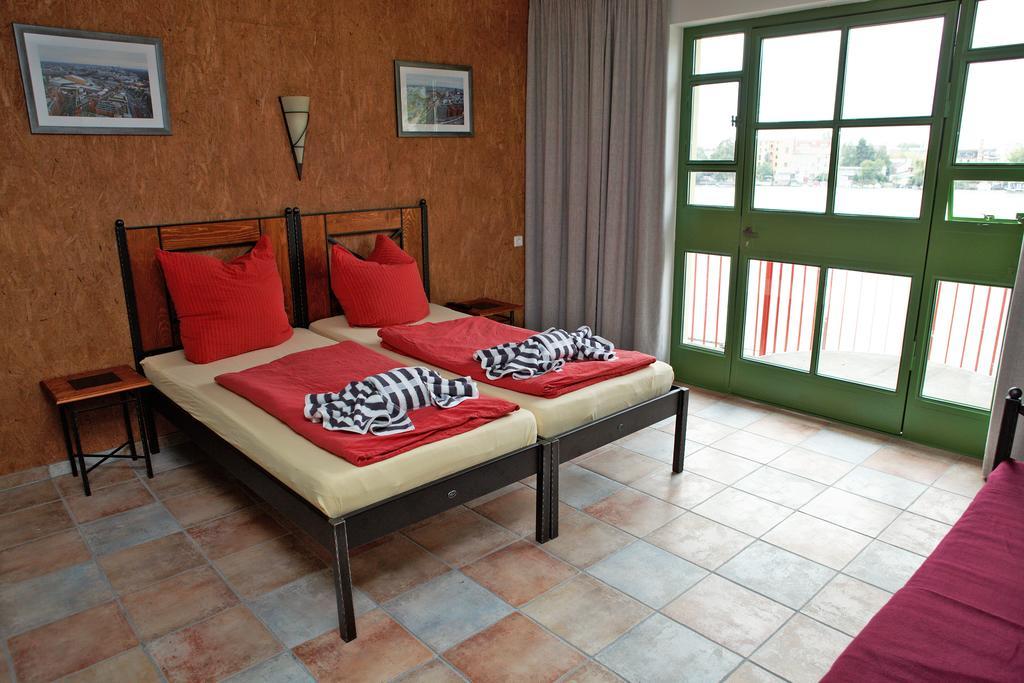 Seminar- Und Gaestehaus Flussbad Gartenstrasse Берлин Стая снимка