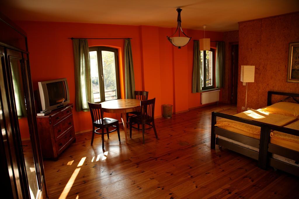Seminar- Und Gaestehaus Flussbad Gartenstrasse Берлин Стая снимка