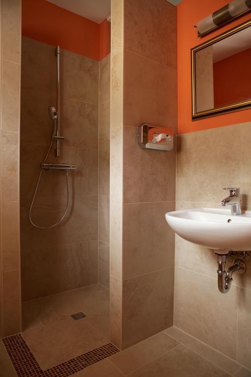 Seminar- Und Gaestehaus Flussbad Gartenstrasse Берлин Екстериор снимка