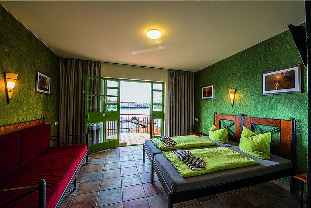 Seminar- Und Gaestehaus Flussbad Gartenstrasse Берлин Екстериор снимка